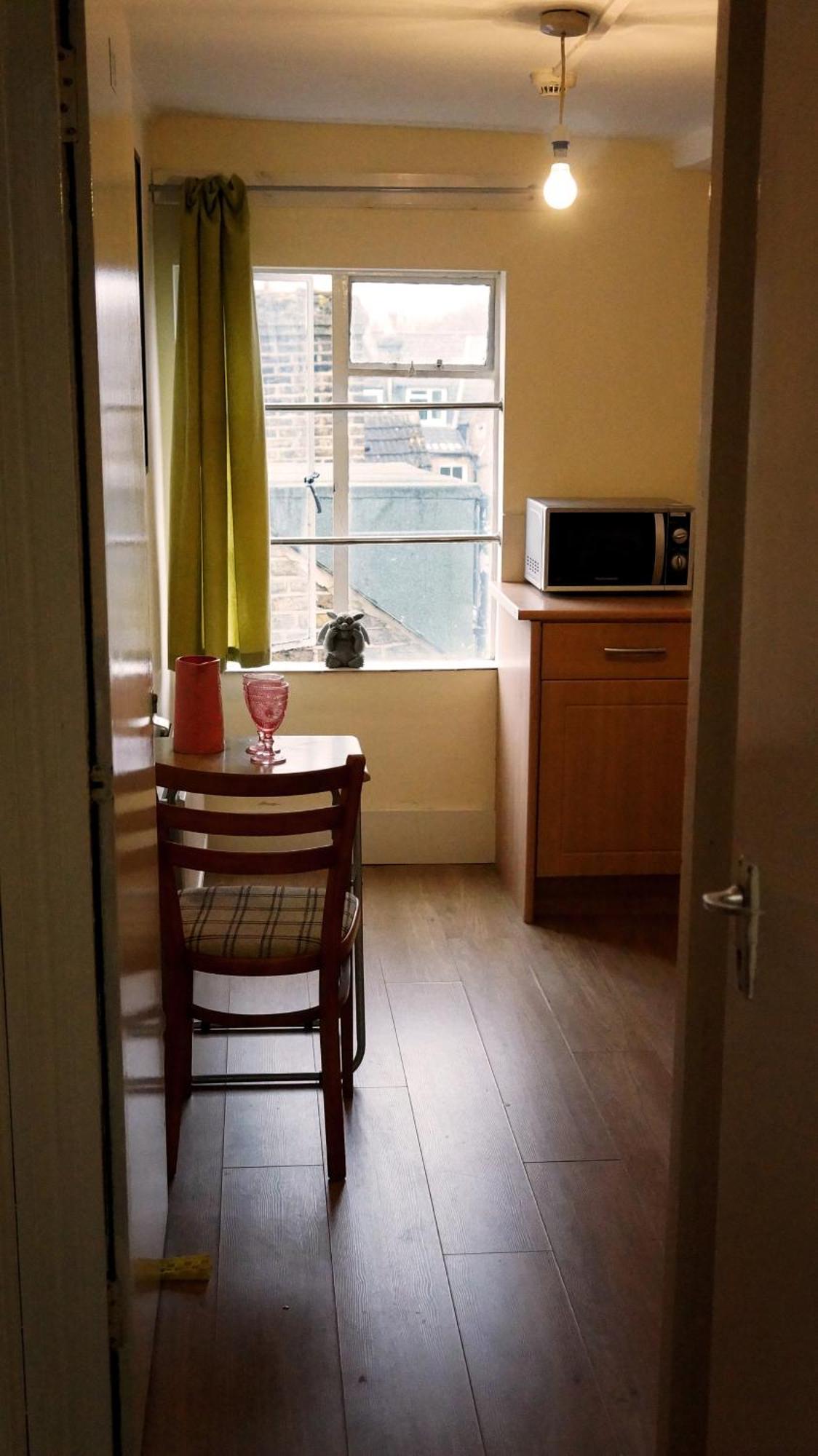 Chiswick Apartments, Center Area