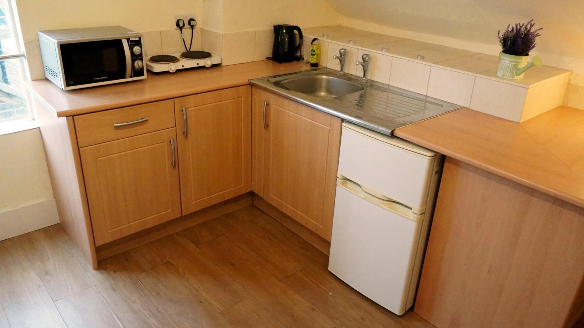 Chiswick Apartments, Center Area