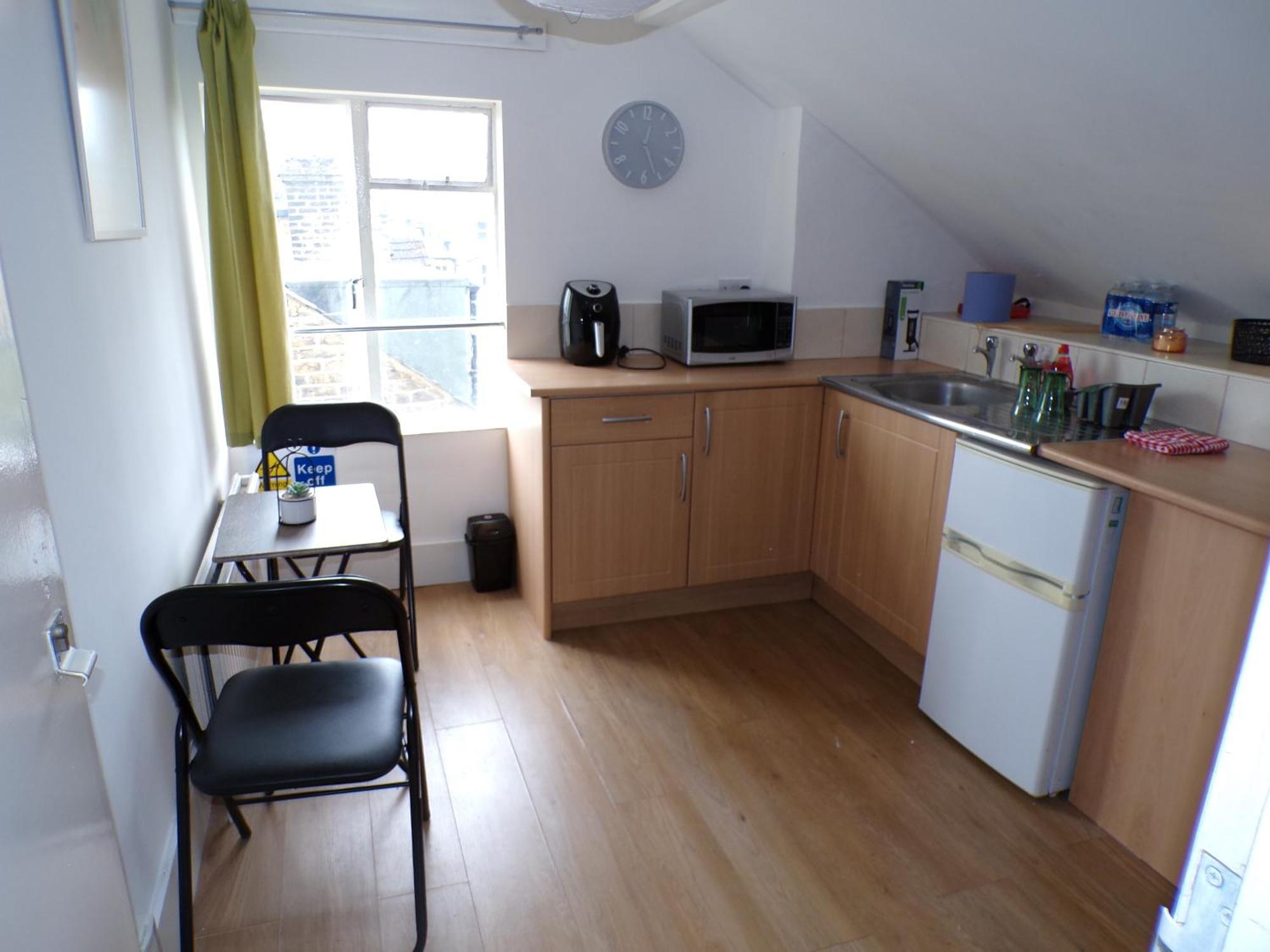 Chiswick Apartments, Center Area